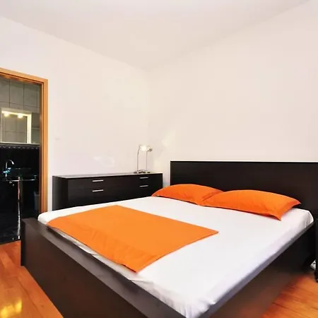 Apartment Luxury Cream Kastela