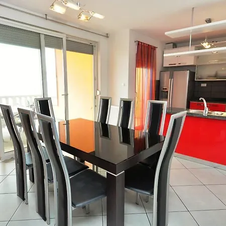 Luxury Cream Apartment Kastela