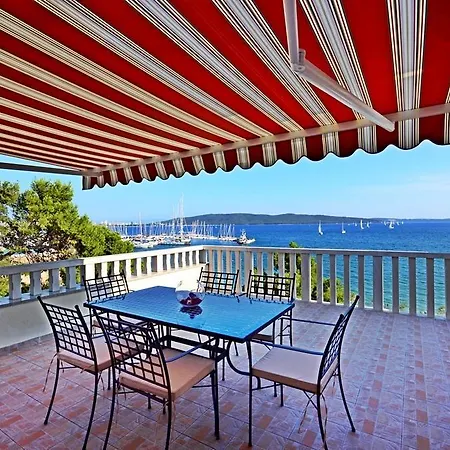 Apartment Luxury Cream Kastela