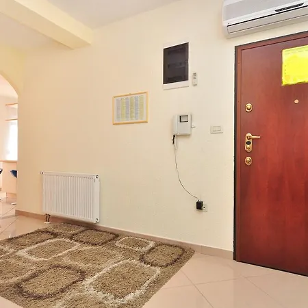 Apartment Luxury Cream Kastela