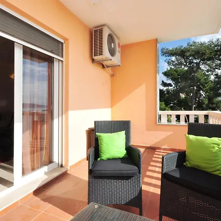 Luxury Cream Apartment Kastela