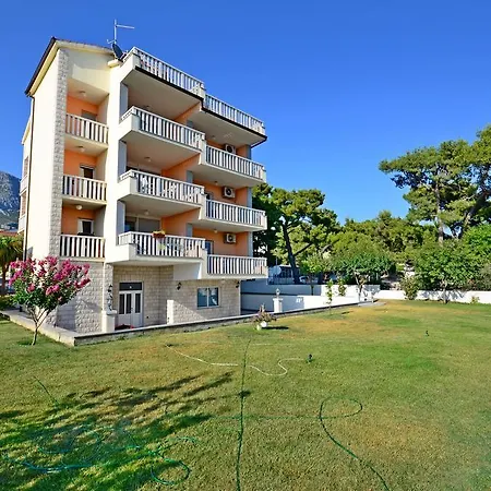 Luxury Cream Apartmán