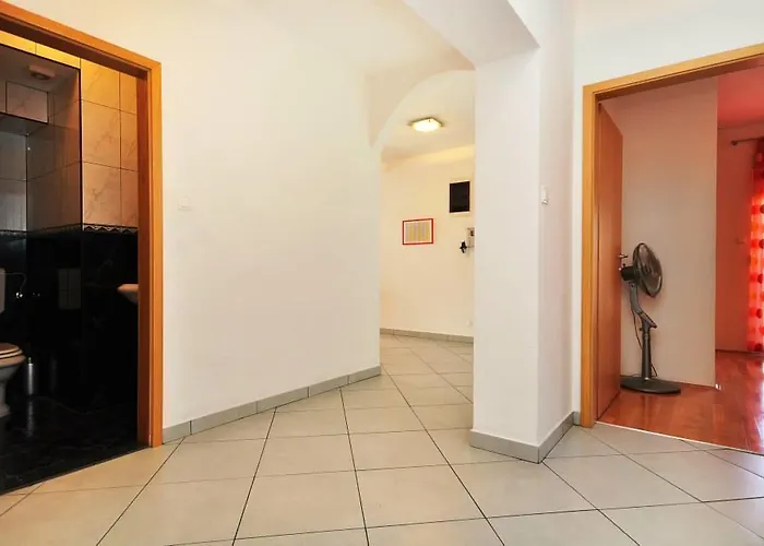Luxury Cream Apartamento Kaštela