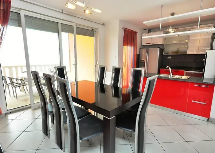 Luxury Cream Apartamento Kaštela