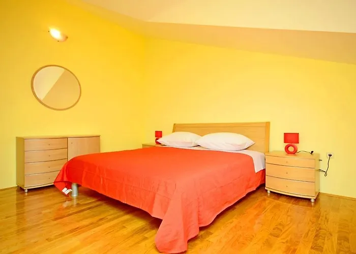 Luxury Cream Apartamento Kaštela